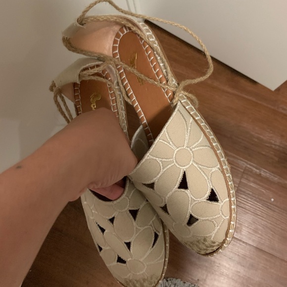 Lace up sandals - Picture 10 of 11